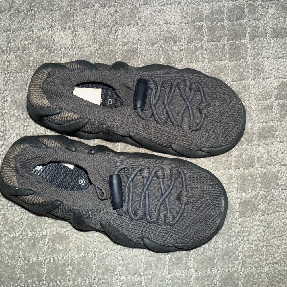 Yeezy Kids Sneakers in Charcoal